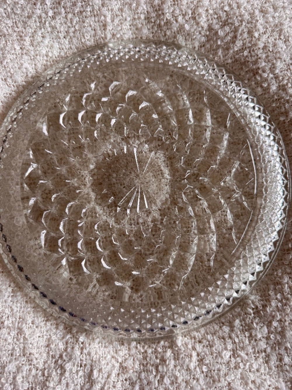 Anchor Hocking Wexford Scalloped Plate - Picture 3 of 3